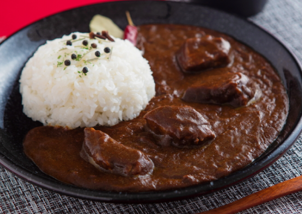 お肉がごろごろ入った贅沢なカレー