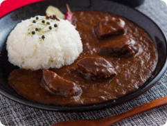 お肉がごろごろ入った贅沢なカレー